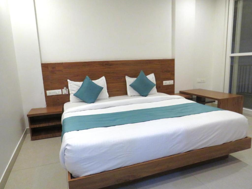 Triple One Hotel Tapovan Rishikesh,Near Laxman Jhula Екстер'єр фото